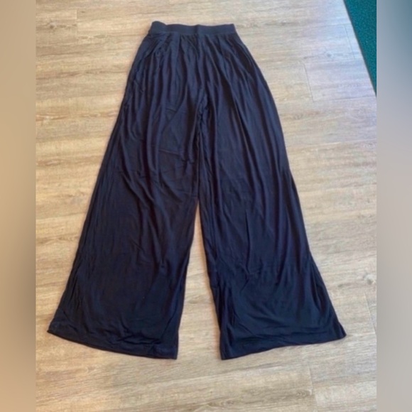 Women’s Black Self-Double Layer Wide Leg Pants Medium - Picture 2 of 4